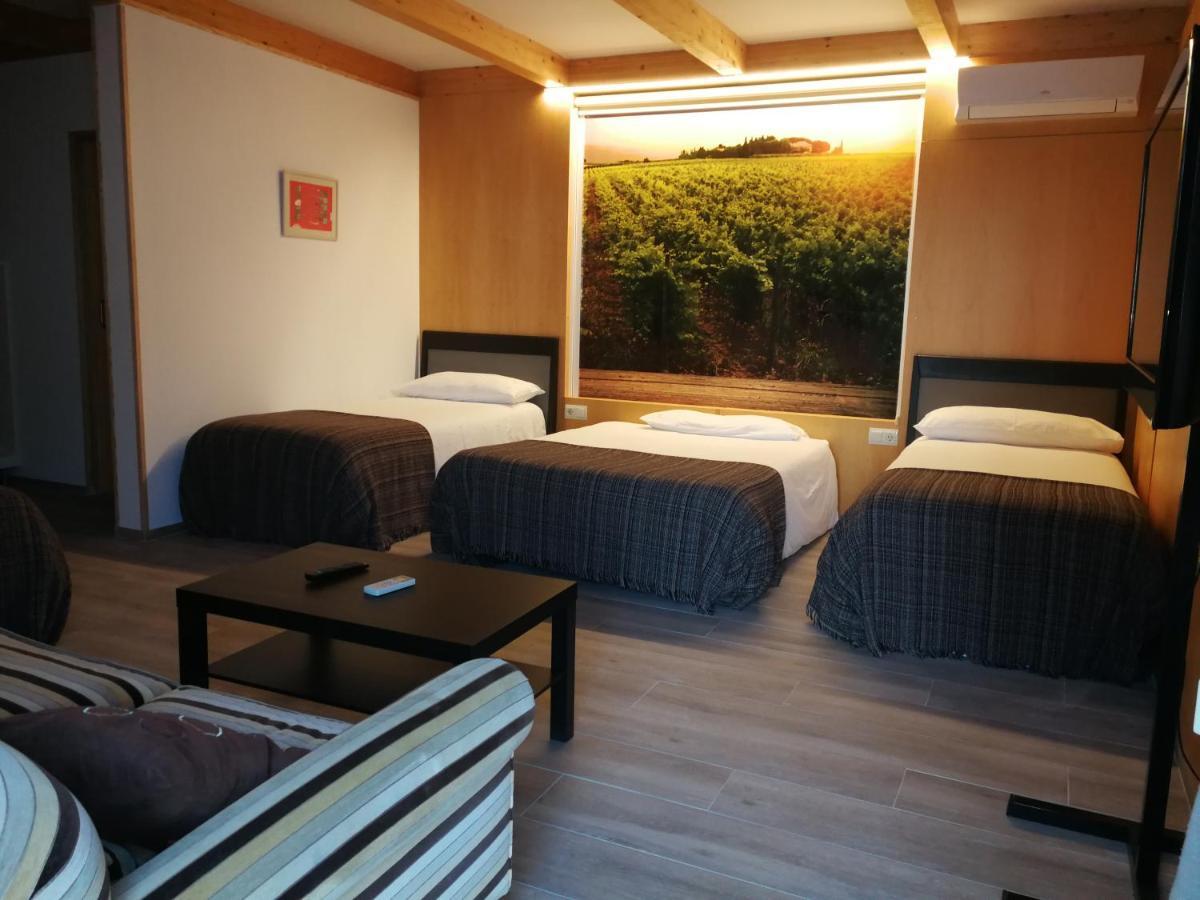 Hotel Rural Cal Ruget Vilobi Del Penedes Exterior photo